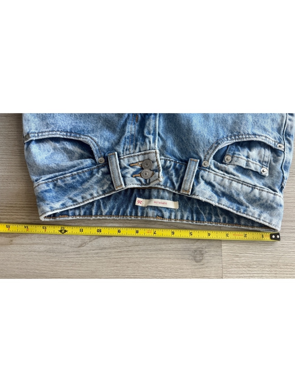 Levi’s Superlow Loose Light Wash Baggy Jeans Size 26 Y2K Low Rise - Picture 4 of 9